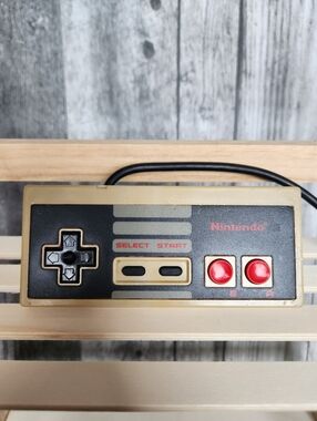 Nintendo Original NES-004 Vintage Controller Yellow